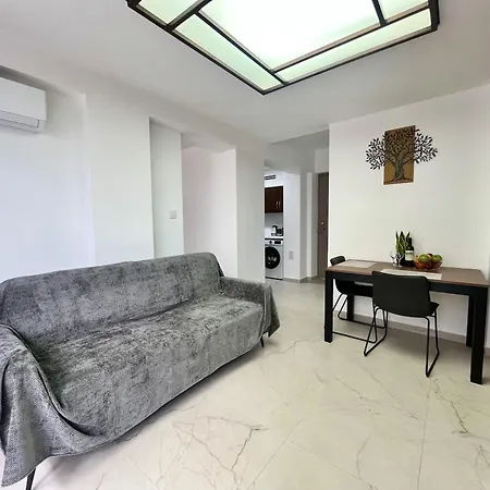 Finikoudes Nest 2