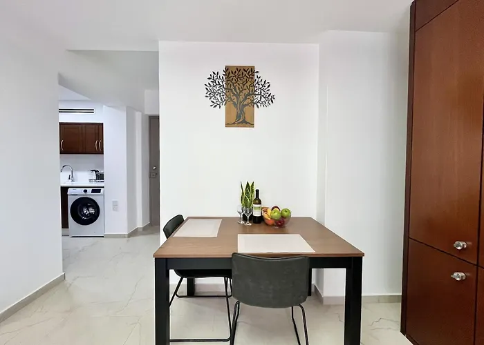 Finikoudes Nest 2 * Λάρνακα